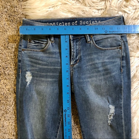 Articles of society. Medium wash distressed skinny jeans. Size 25. - Picture 5 of 5